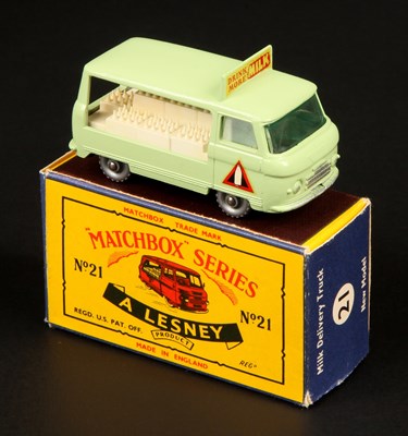 Lot 77 - Matchbox Regular Wheels 21c Commer Milk Float - UNLISTED STANNARD CODE WITH IVORY CRATE LOAD