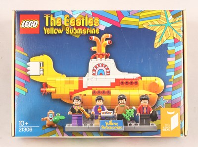 Lot 5 - Lego 21306 The Beatles - Yellow Submarine.