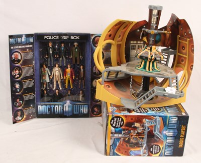 Lot 75 - Doctor Who Tardis Playset & Figure Set.