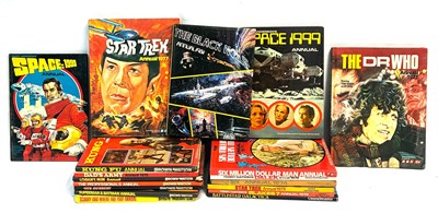 Lot 202 - Selection of TV & Film related vintage Annuals, Star Trek, Doctor Who, Logan's Run & others