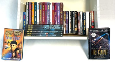 Lot 207 - Star Trek Novels and Graphic Novels x 34, various titles