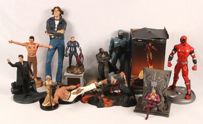 Lot 261 - TV & Film Related Character Figures.