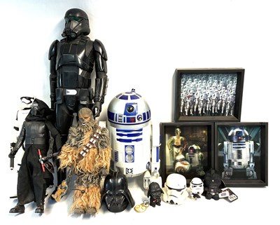 Lot 314 - Selection of modern Star Wars collectables