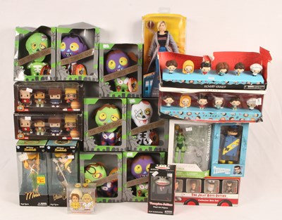 Lot 405 - Group of 19 x Assorted TV & Film Collectables