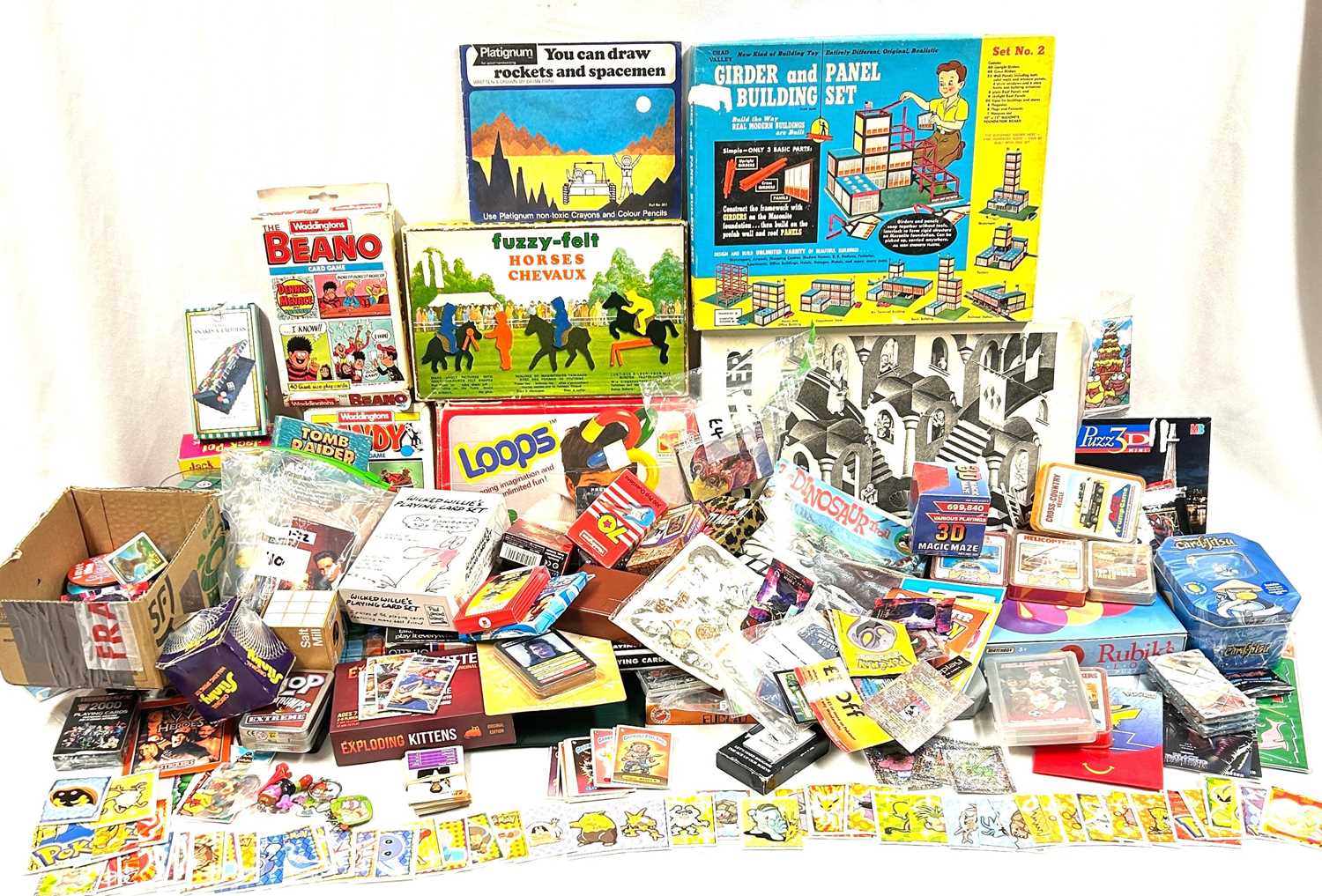 Lot 33 - Large quantity of Trading Cards, Puzzles, Top Trump sets, Badges and other collectables