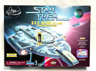 Lot 42 - Playmates Star Trek U.S.S Defiant NX-74205 MIB
